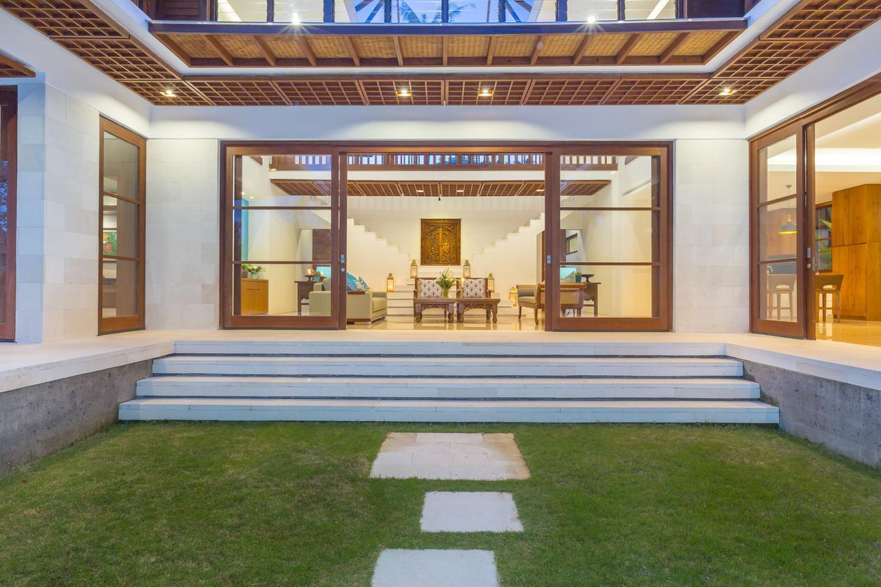 Villa Rusa Biru - Modern Villa With Private Pool And Cook In The Heart Of Berawa Canggu  Exterior photo