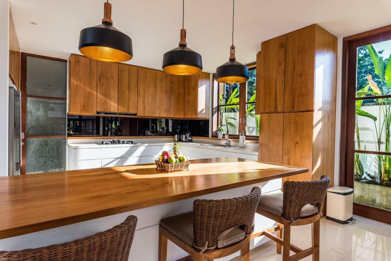 Villa Rusa Biru - Modern Villa With Private Pool And Cook In The Heart Of Berawa Canggu  Exterior photo