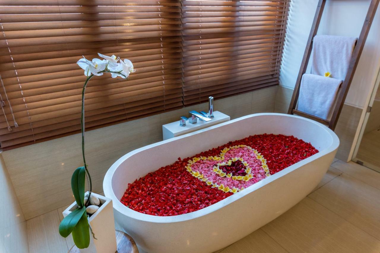 Villa Rusa Biru - Modern Villa With Private Pool And Cook In The Heart Of Berawa Canggu  Exterior photo