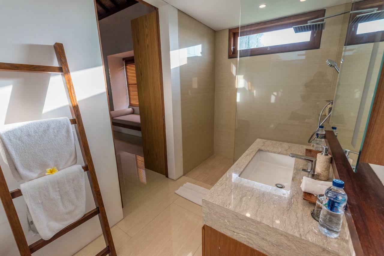 Villa Rusa Biru - Modern Villa With Private Pool And Cook In The Heart Of Berawa Canggu  Exterior photo