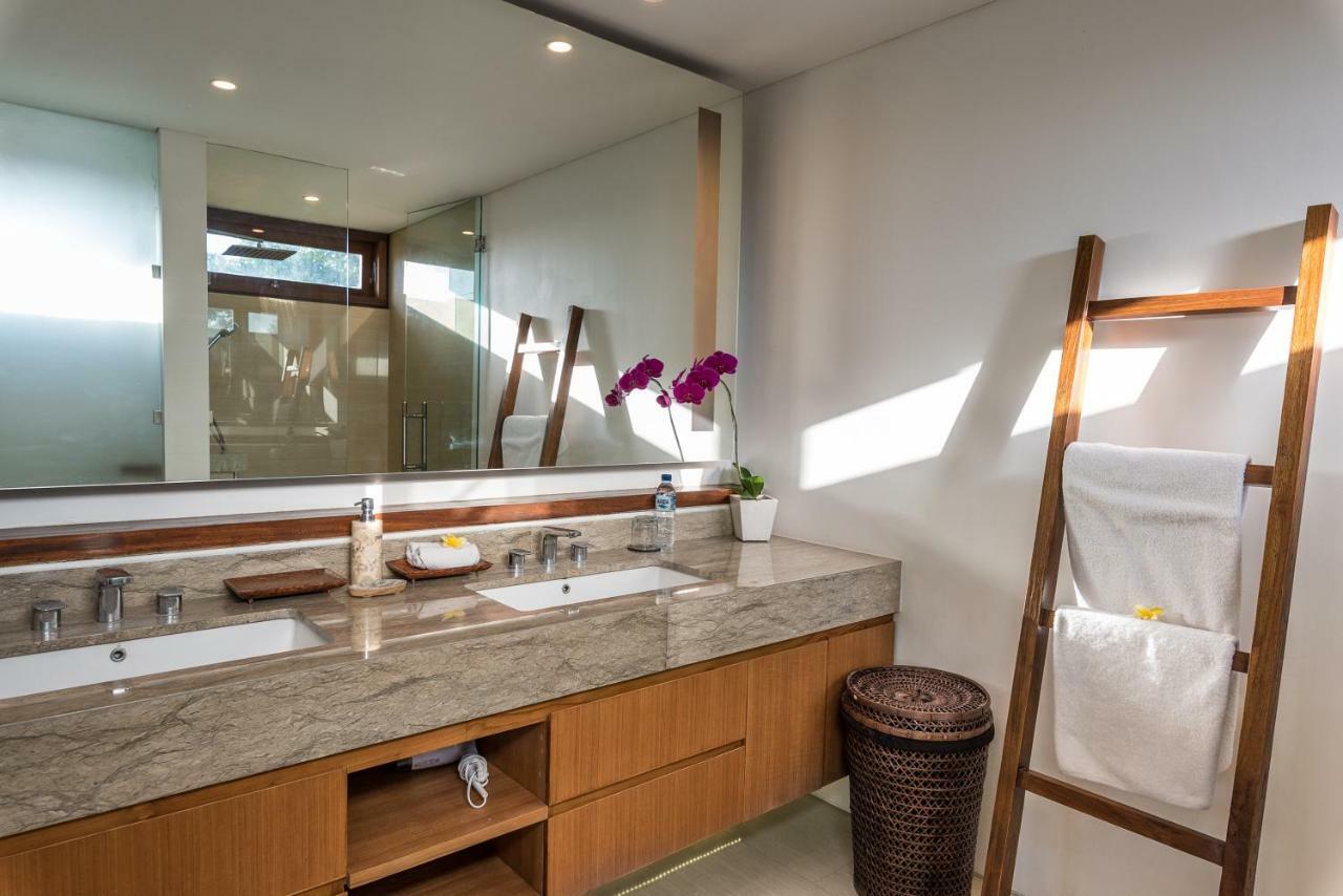 Villa Rusa Biru - Modern Villa With Private Pool And Cook In The Heart Of Berawa Canggu  Exterior photo