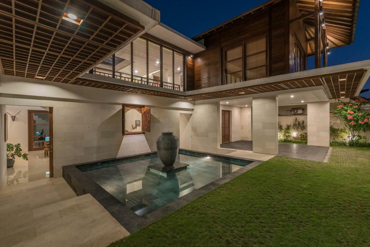 Villa Rusa Biru - Modern Villa With Private Pool And Cook In The Heart Of Berawa Canggu  Exterior photo